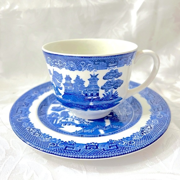 Lot 5 tasses et soucoupes Johnson Bros